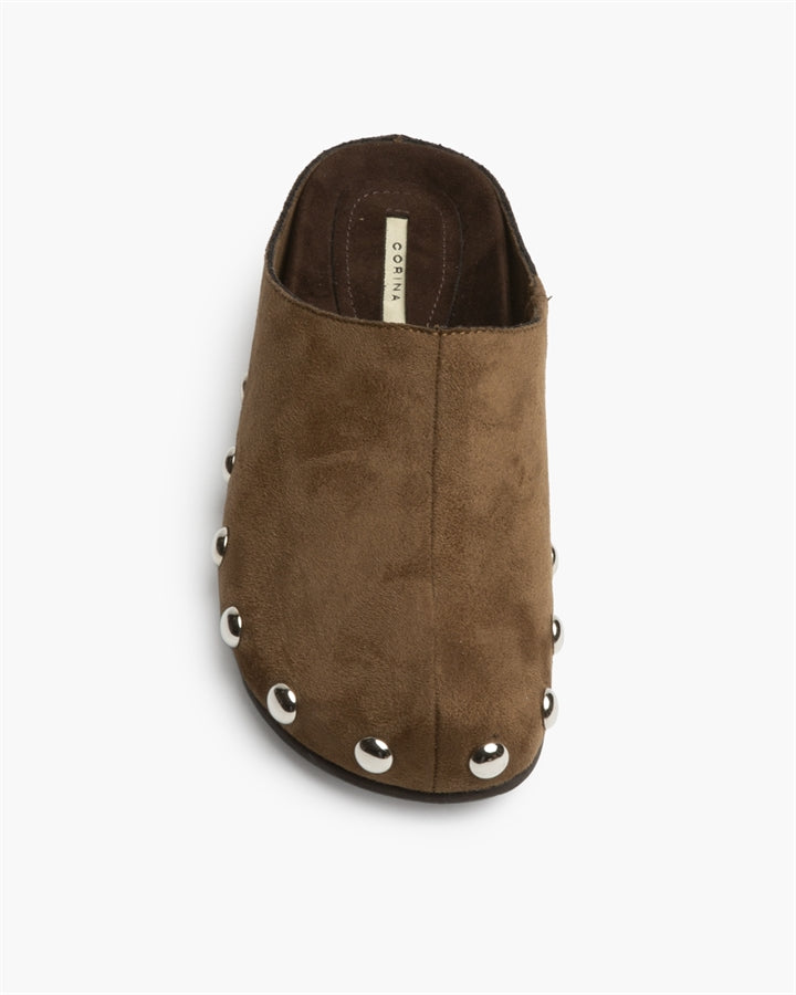 Zuecos Camel Tachas