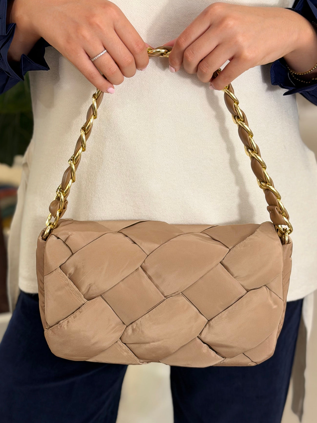 Bolso Acolchado Trenza Beige.
