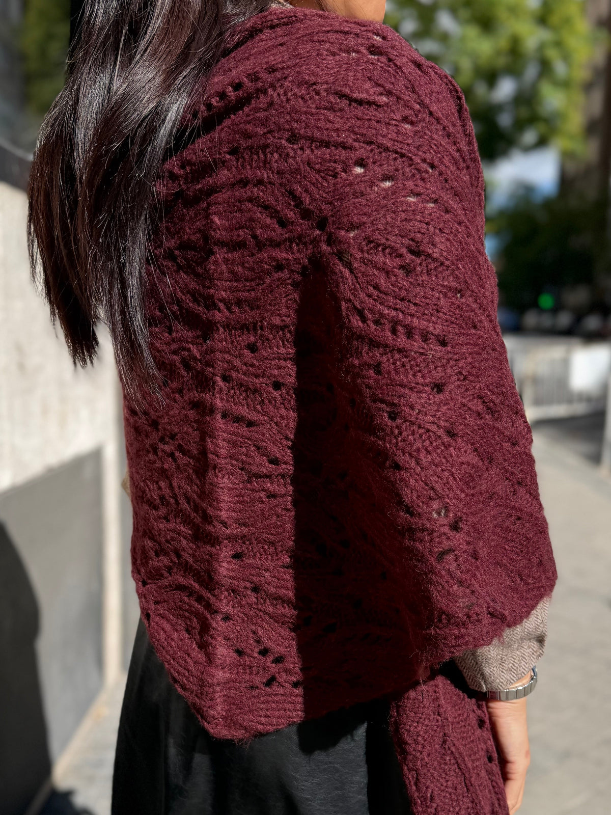 Poncho Triangular Julia Granate