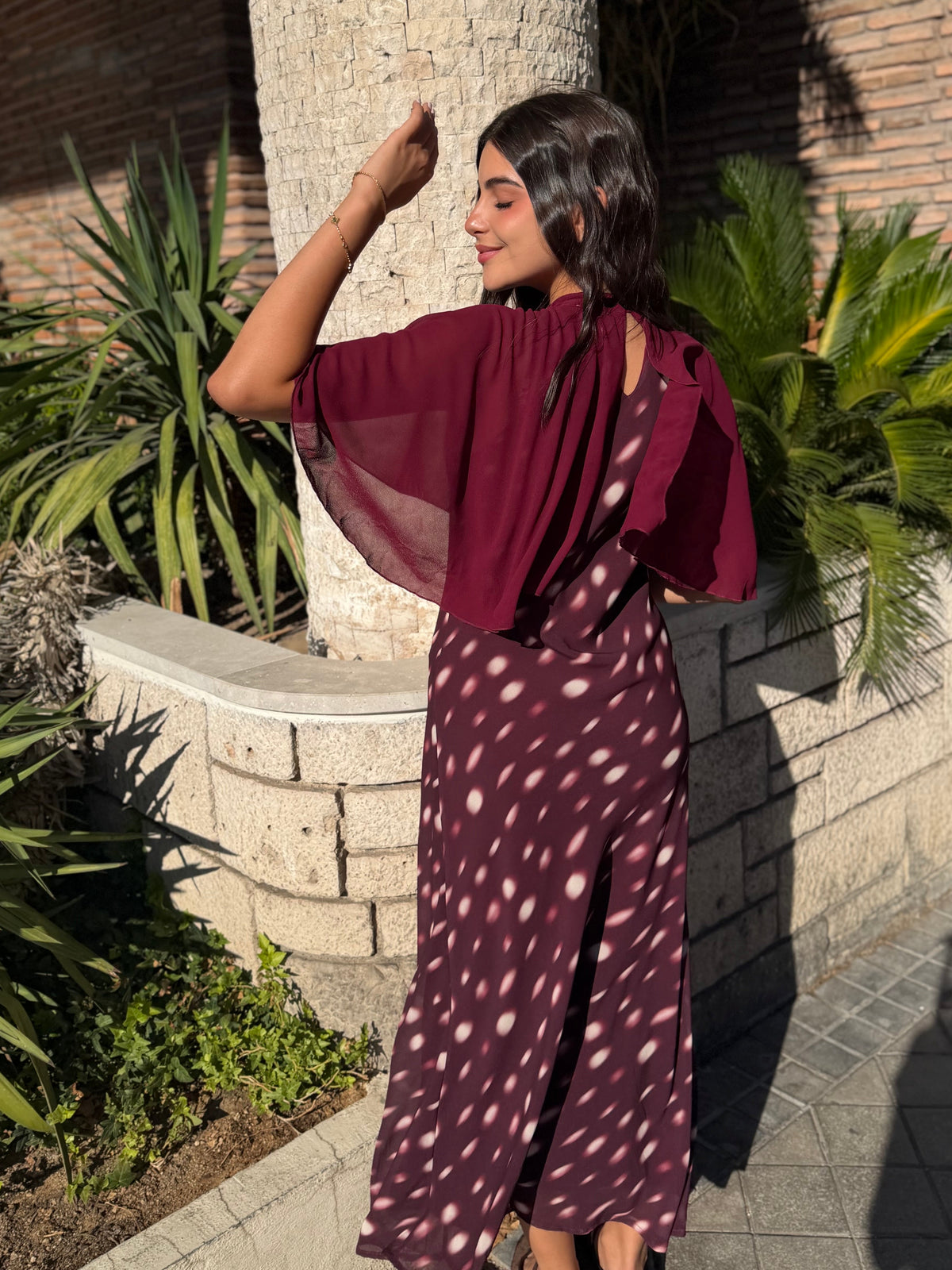 Vestido Gasa Gotas Capa Granate