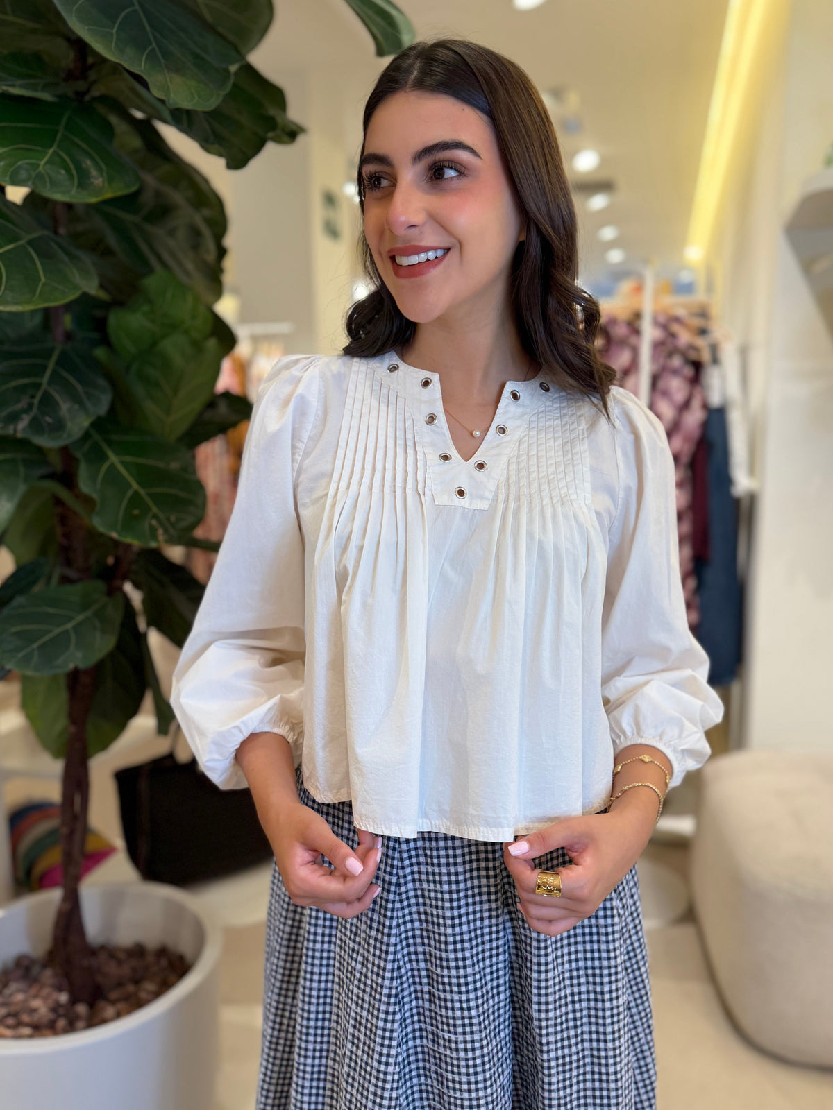 Blusa Pico Tachas Blanco