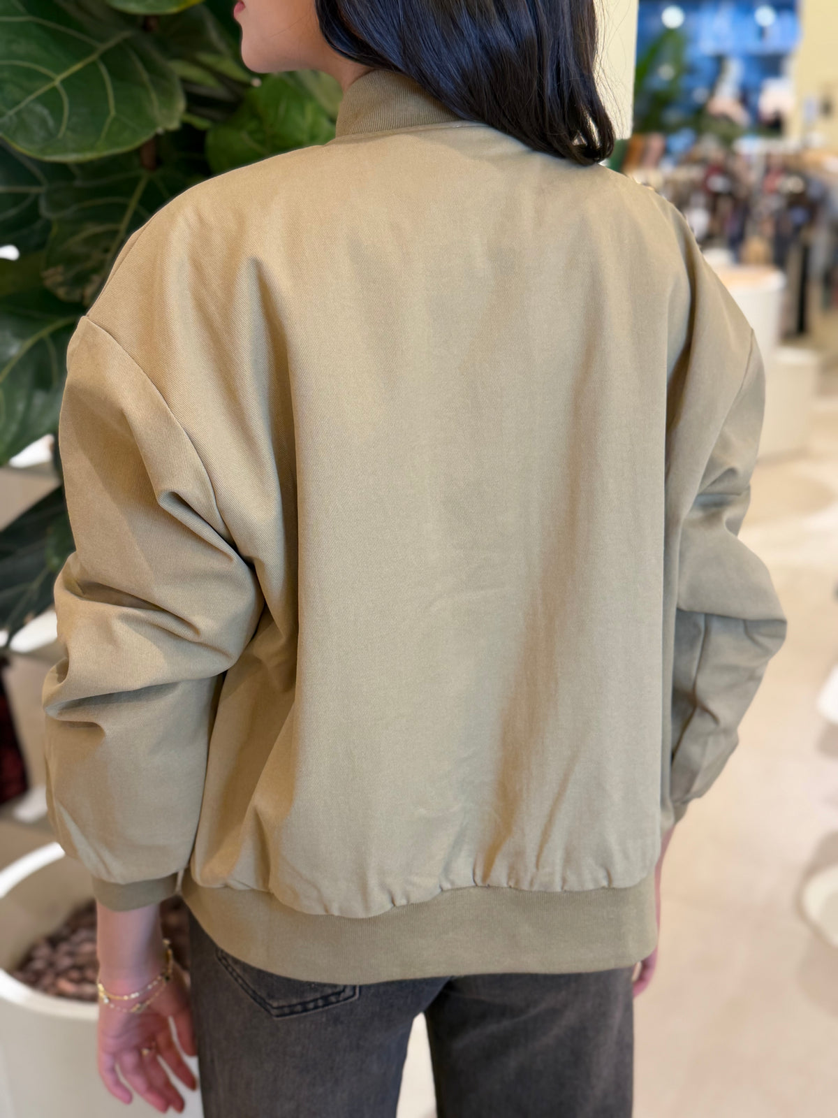 BOMBER LISO BEIGE