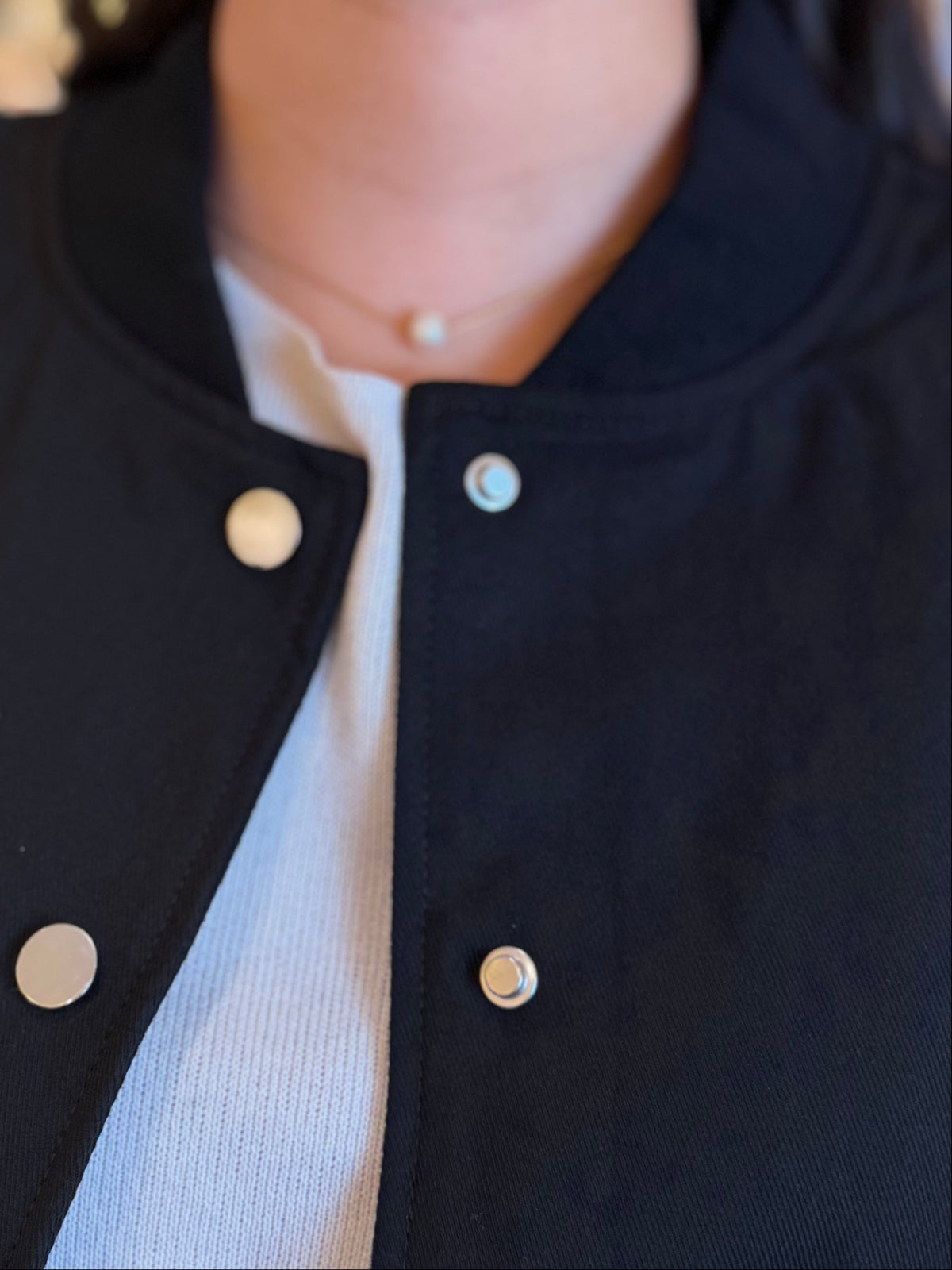 BOMBER LISO NEGRO