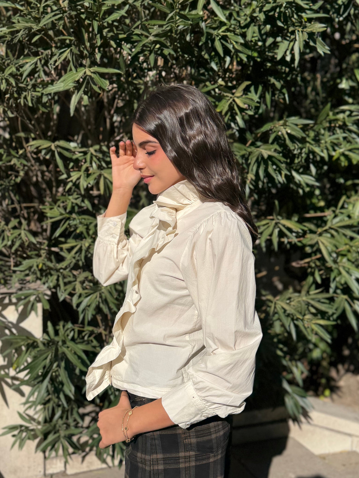 Camisa Lisa Volante Lateral Beige