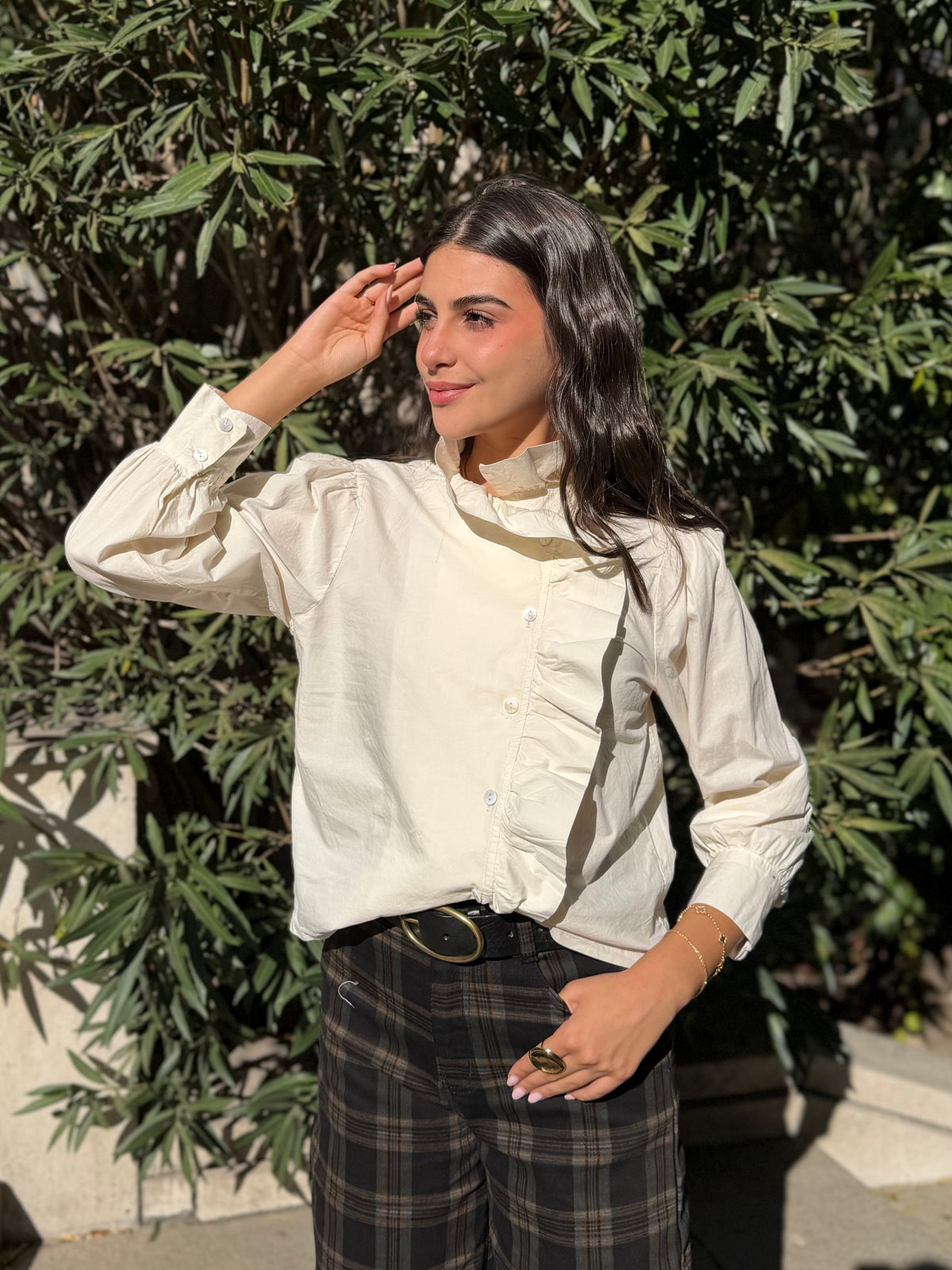 Camisa Lisa Volante Lateral Beige