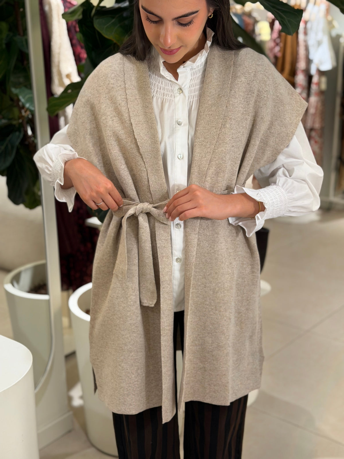 Chaleco Midi Liso Solapa Beige