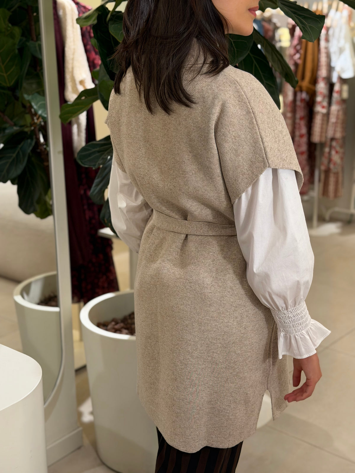 Chaleco Midi Liso Solapa Beige