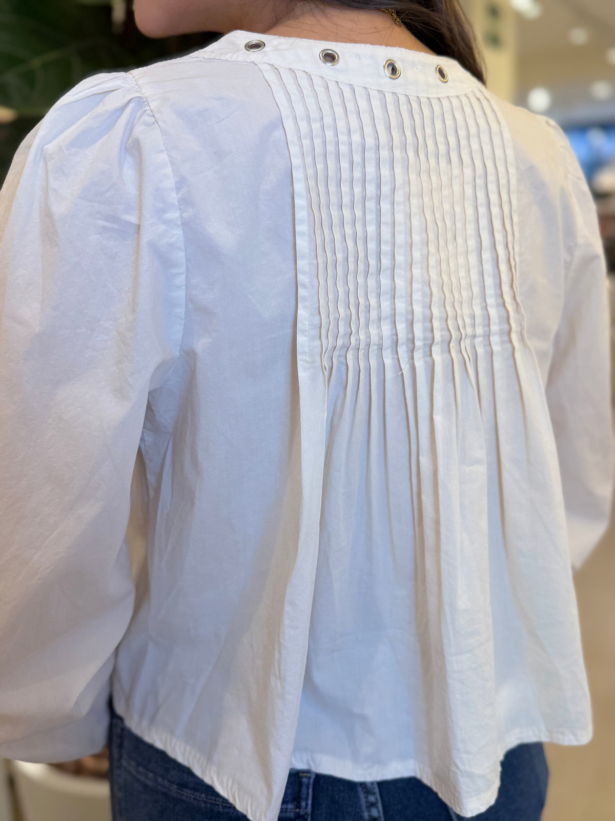 Blusa Pico Tachas Blanco