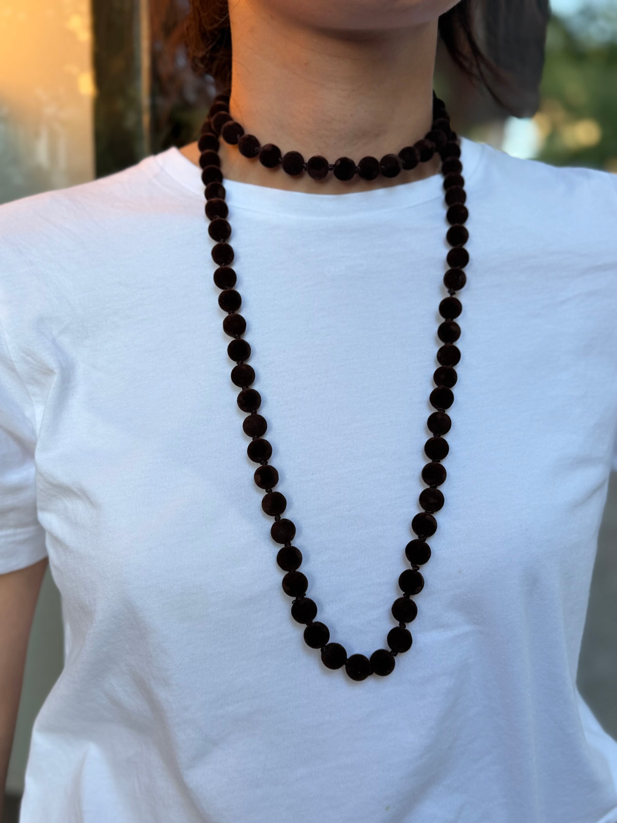 Collar Bolitas Terciopelo Marrón